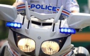 Évreux : le conducteur sans permis coupe la priorité aux  motards de la Police 
