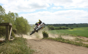 Évreux : l’adolescent faisait du rodéo à moto sur une aire de jeux parmi des enfants 