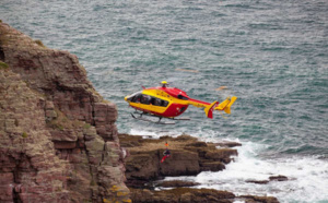 Isolés par la montée de la mer au « Trou à l’homme », deux randonneurs hélitreuillés par Dragon76 