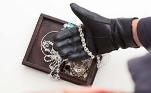 Une Havraise de 92 ans se fait voler ses bijoux par un faux employé des eaux 