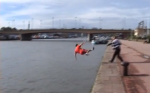 "Le pousseur des quais de Rouen" n'arrête pas de sévir ...sur Youtube