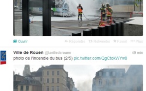 Un bus s'enflamme devant l'Hôtel de ville de Rouen