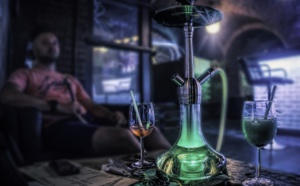 Opération de police dans un bar de Maisons-Laffitte: 5 kg de tabac à chicha de contrebande saisis