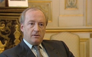 Hubert Védrine vient animer une conférence au lycée Marc Bloch à Val de Reuil