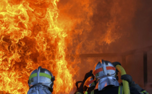 Près d'Evreux, un violent incendie ravage un entrepôt de 800 m2 : soixante sapeurs-pompiers mobilisés