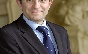 Michel Champredon, maire sortant d'Evreux, dévoile sa liste "Chaque jour, Evreux au coeur"