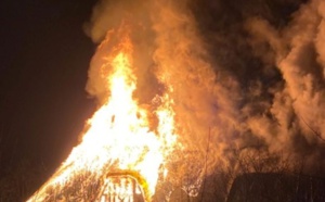 Seine-Maritime : une chaumière entièrement embrasée ce soir à Heurteauville 