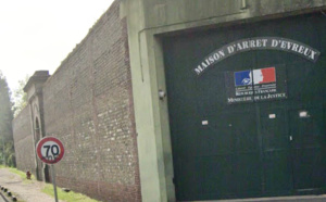 Évreux : un adolescent surpris en train de parachuter un colis par-dessus l’enceinte de la prison 