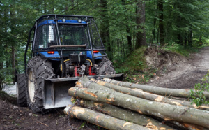 Seine-Maritime : un septuagénaire perd la vie coincé sous son tracteur à Eslettes 