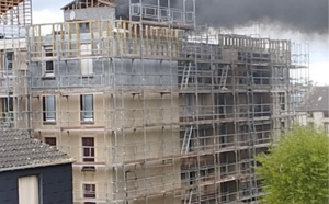 Dégagement de fumée sur le toit d'un immeuble à Fécamp : les sapeurs-pompiers sont sur place