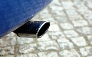 Evreux :  couchés sous la voiture, ils démontaient le pot d'échappement... 