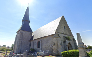 Dans l'Eure, la foudre s'abat sur le clocher d'une église : les oeuvres d'art mises à l'abri