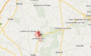 La toiture d'une chaumière détruite par un incendie ce soir à La Vieille-Lyre