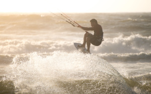 Calvados : mort d’un kitesurfeur, projeté contre un restaurant lors d'un violent coup de vent 