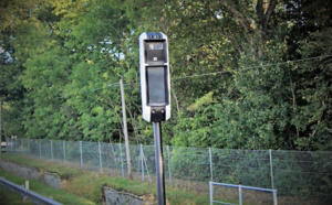 Vandalisme : le radar tourelle de Normanville, sur l'axe Louviers - Evreux, repeint en rose