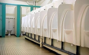 Un exhibitionniste dans les toilettes du pôle culturel à Rouen : l'homme à poil était un SDF qui venait se laver !