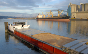 Une péniche de 85 m de long chargée de blé victime d’une voie d’eau, près de Rouen  