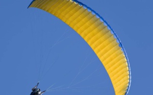 Son parapente se met en torche : le pilote blessé après une chute de 10 mètres à Mers-les-Bains