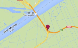 Un poids-lourd couché à Tancarville