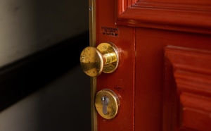 Rouen : elle entend des bruits bizarres à sa porte, elle prévient la police qui arrête le cambrioleur