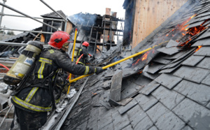 Un pavillon en travaux détruit par les flammes à Versailles