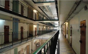 Feu de poubelle à la prison de Bois-d'Arcy : sept surveillants incommodés par les fumées