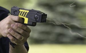 Maurepas : les policiers font usage de leur Taser pour calmer deux frères violents