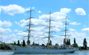 Armada. Petit-déjeuner Ukrainien et danses traditionnelles sur le Dar Moldziezy