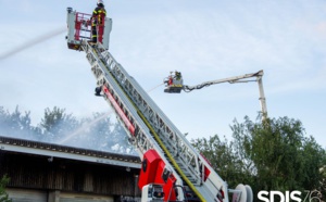 Un entrepôt désaffecté s’embrase mystérieusement au Havre 