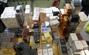 1 285 flacons de parfum saisis dans un bus et 31 000 cachets d'ecstasy dans un "go-fast"