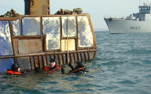 Des plongeurs de la Marine nationale au secours d'un chalutier à la dérive au large d'Antifer