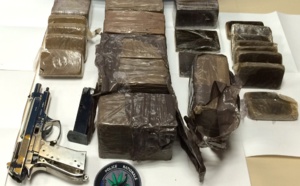 Trappes : 8 kg de résine de cannabis et une arme de poing saisis dans les voitures de deux frères