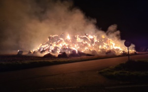 Seine-Maritime : une centaine de ballots de paille partent en fumée à Gueures, près de Luneray