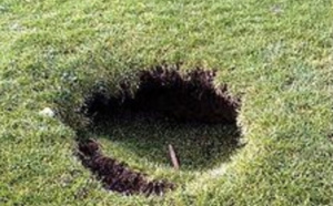 Seine-Maritime : une marnière de 2 m de profondeur s’ouvre près d’une habitation à Yvetot 