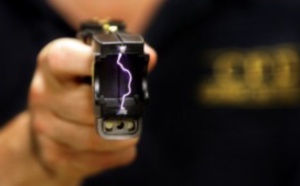 Dévalisé en gare de Villennes-sur-Seine par un voyageur armé d'un choqueur électrique 