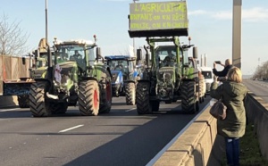 Manifestation des agriculteurs au péage de Buchelay : l'A13 paralysée dans les deux sens