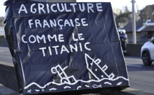 Seine-Maritime. Des agriculteurs déversent du fumier sur le parking de Leclerc à Gonfreville-l'Orcher