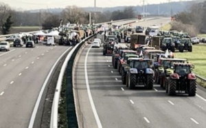 Yvelines. Les agriculteurs en colère bloqués sur l'A13 par les forces de l'ordre entre Mantes et Flins