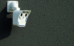 Grâce a la vidéosurveillance, il repère deux cambrioleurs en train de fouiller son domicile à Rouen 