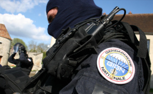 Forcené de Conches-en-Ouche : le tribunal ordonne une expertise psychiatrique et reporte le procès 