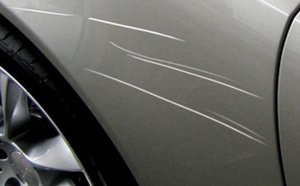 Yvelines : une femme de 73 ans arrêtée pour avoir dégradé une cinquantaine de voitures à Conflans