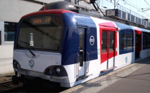 Yvelines : quatre vitres d'un RER brisées par des jets de projectiles et une personne blessée 