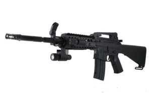 Seine-Maritime. Le canon de l'arme de guerre (factice) dépassait du sac à dos...