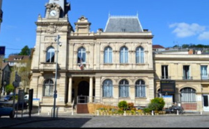 Yvelines : contre la hausse des impôts locaux, ils manifestent devant la mairie de Meulan