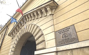 Yvelines : deux policiers pris à partie par un prévenu au tribunal de Versailles