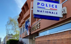 Son conducteur était alcoolisé : le bolide emboutit la palissade d'un bar-restaurant d'Evreux 