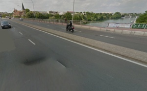 Yvelines : le poids-lourd percute un trottoir, 400 litres de gasoil sur le pont de Chatou 