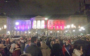 Hommage aux victimes des attentats ce soir à Rouen : 5000 personnes devant l'hôtel de ville