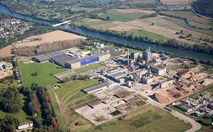 Incendie à Alizay (Eure) : 2 400 tonnes de biomasse en feu, quarante salariés au chômage technique