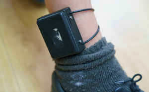 Un cambrioleur identifié grâce à ses empreintes : sous bracelet électronique, il est arrêté chez lui près de Rouen